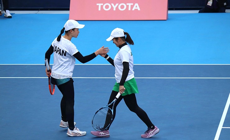 Komokata is paired with Riko Suzuki (NTT Urban Development).