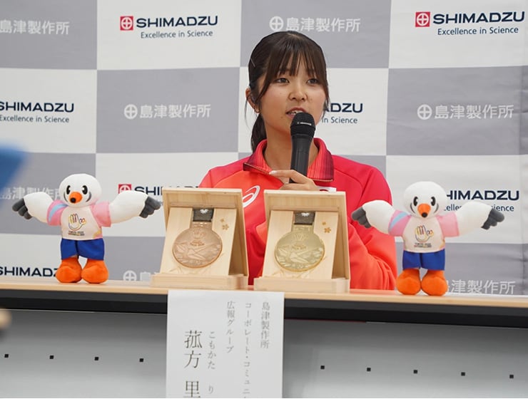 A report meeting held at Shimadzu Corporation’s headquarters by Komokata.