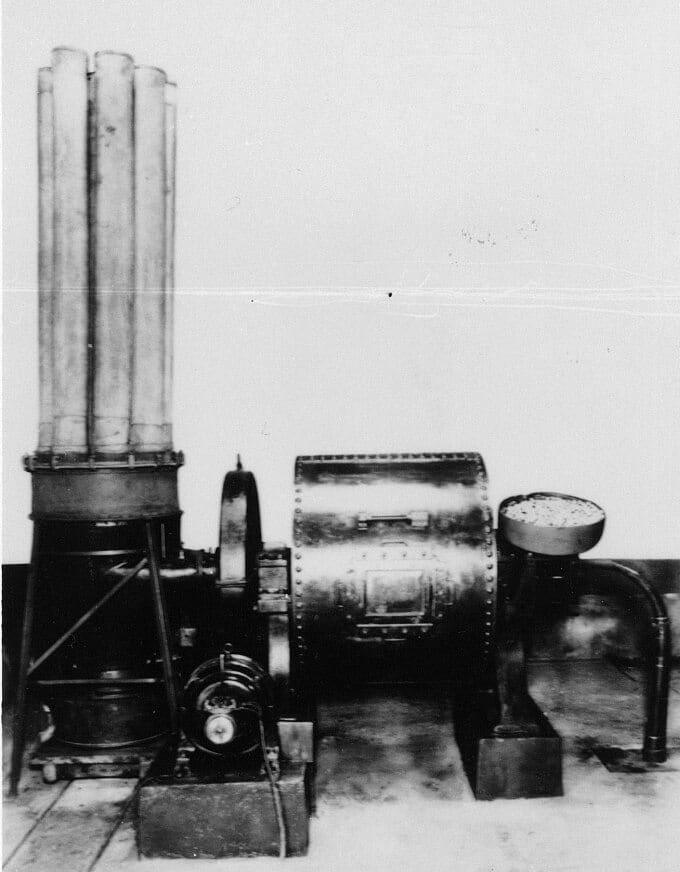 Early device for manufacturing lead powder according to Genzo Jr.’s “simple applied method”