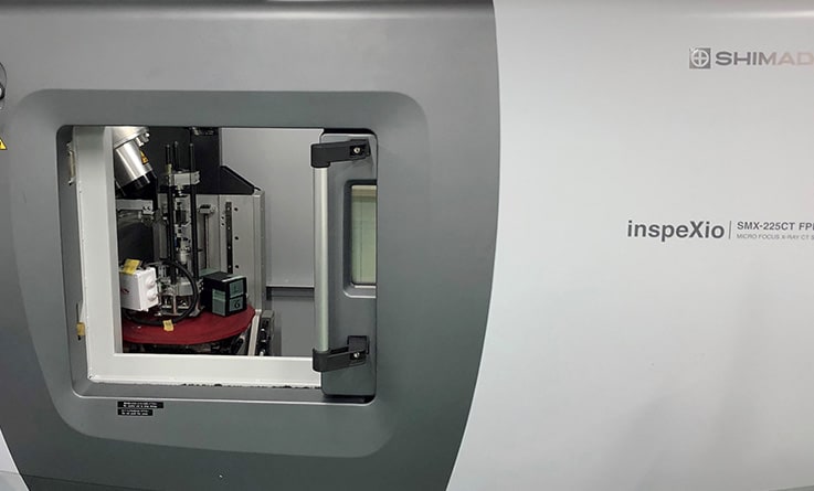 Shimadzu DinamiCT is a testing machine developed by Nakayama, and installed within the instrument. With this instrument, X-ray CT images can be obtained while applying a load to or tilting the analysis target.