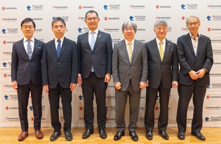 Presentation speakers included (from the left) Project Professor Kitajima, Professor Katayama, Innovation Fellow Kobayashi, Dean Kato of the Faculty of Engineering, Shimadzu Managing Executive Officer Matoba, and Director Takizawa.