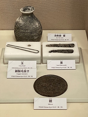 Artifacts recovered from tombs with wooden coffins, recovered during Shimadzu’s first survey (Sanjo Sambo 10 cho)