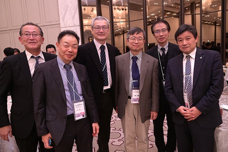Dr. Kobayashi (right of center) with the person in charge at Shimadzu (second from left)